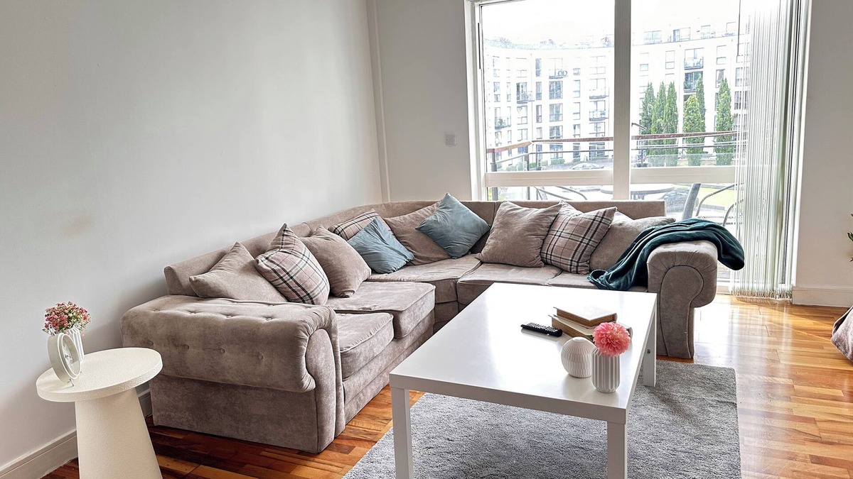 Birmingham Apartment | Centrally located 1BR Apt | Edg Cricket, University of Bham, Priory Hosp & Park