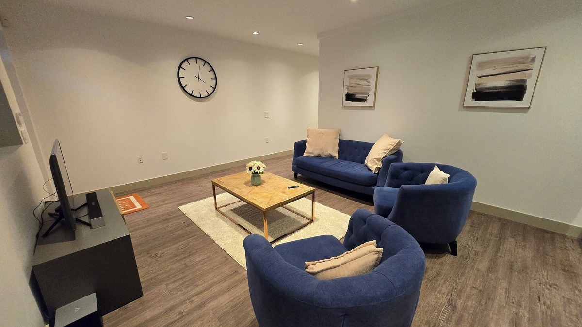 Burnaby Apartment | Centrally located 2 bedroom suite!