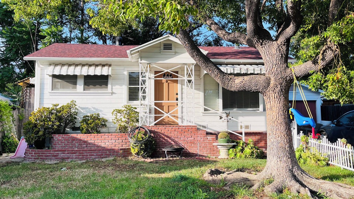 La Crescenta House | Centrally Located 2-bedroom, 1-bath Cottage with Mountain Views & Private Deck