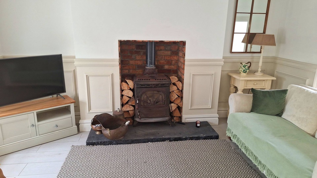 Raphoe House | Centrally located, 2 bedroom cottage style house