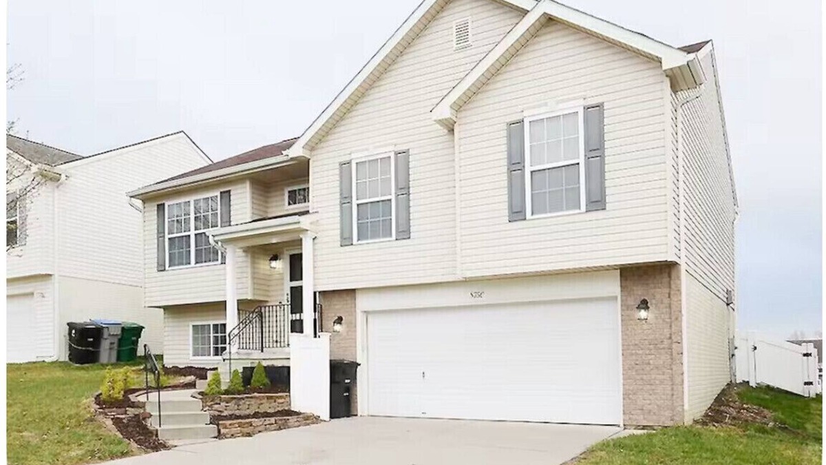 North Central Omaha House | Centrally located 3 bedroom Family Retreat in Omaha