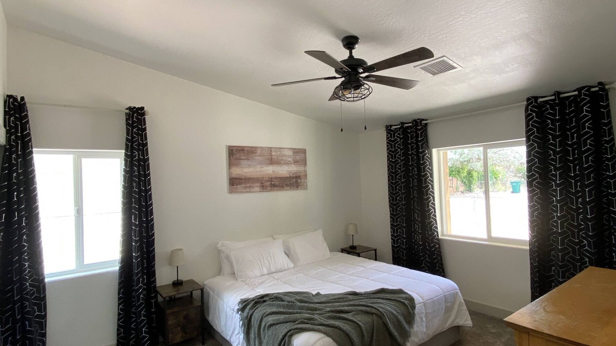 Snowflake House | Centrally located! 30 mins to Pines or Petrified Forest. Family-friendly.
