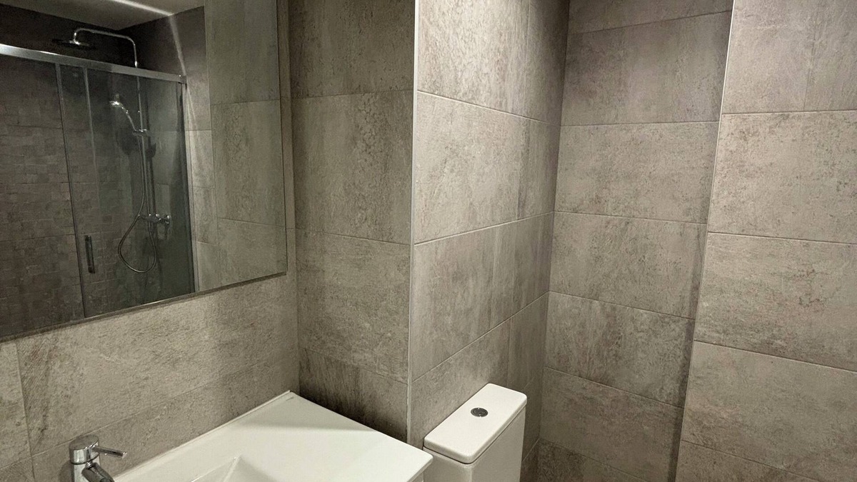 Valladolid City Centre Apartment | Centrally located apartment within walking distance of the Cathedral! Ideal for couples, with parking.