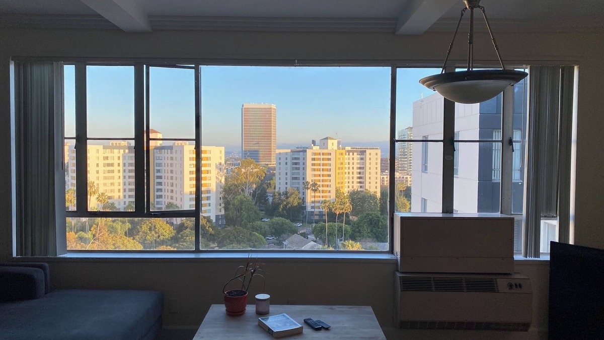 La Brea Apartment | Centrally located apartment. Gated community.