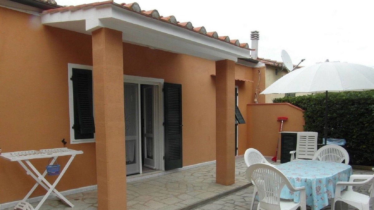 Lido di Capoliveri House | Centrally Located and Mediterranean Holiday Home "Margherita - Trilocale" with Garden