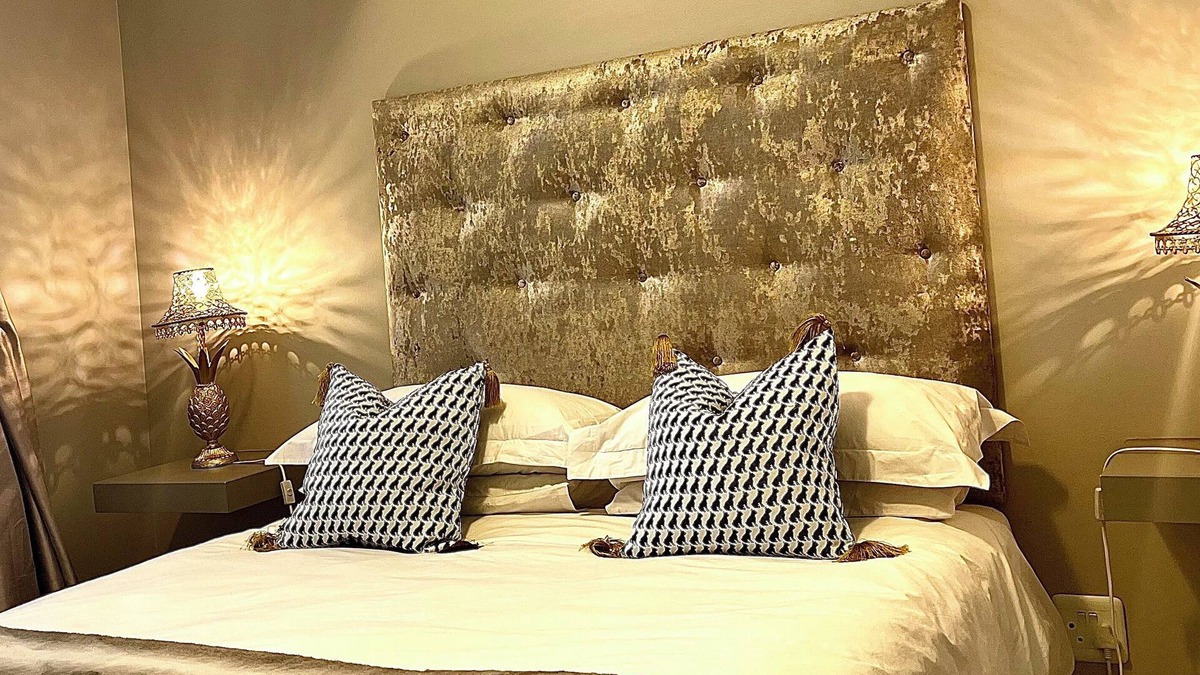 Trawal Apartment | Centrally Located and Within Walking Distance to Everything