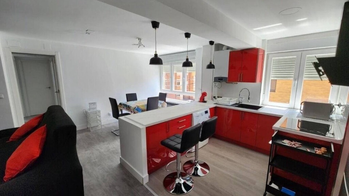 Leon Apartment | Centrally located apartment, close to hospitals and downtown.
