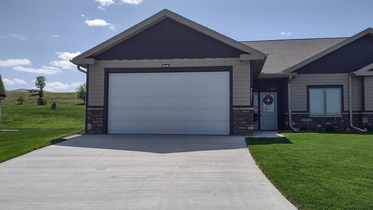Louisville House | Centrally located between Omaha and Lincoln in a quiet community.