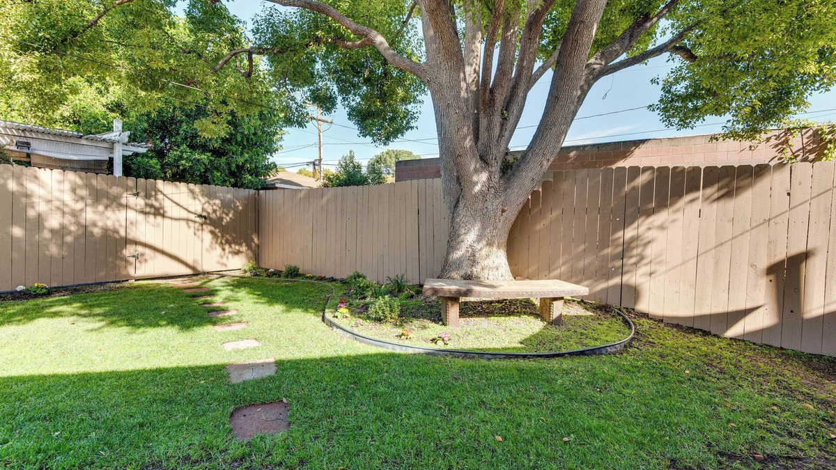 Burbank Apartment | Centrally Located Burbank Duplex Near Hollywood!