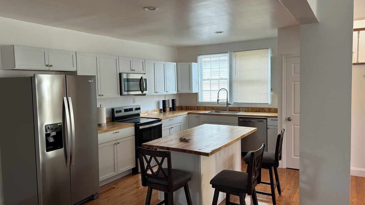 Danbury House | Centrally located,Close to Danbury Hospital and Wesconn Extended Stay