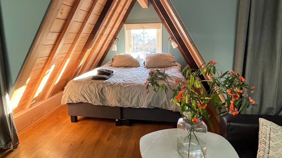 Jordaan Apartment | Centrally Located Comfortable Renovated Monument Apartment