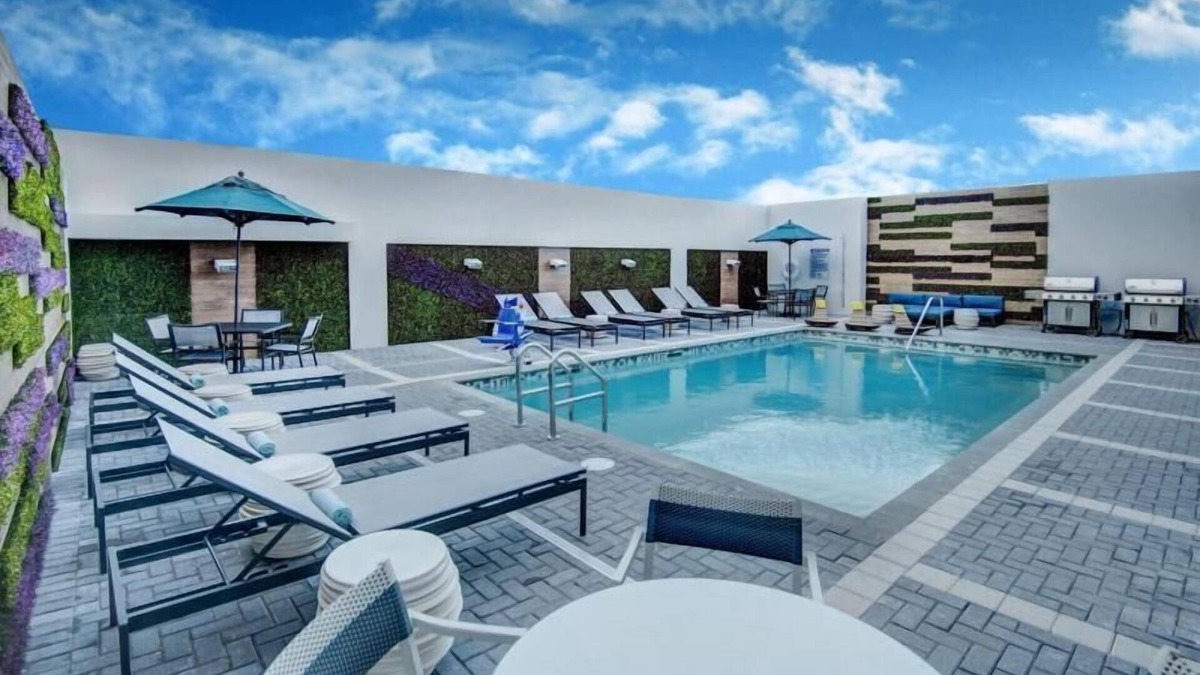 Flagami Hotel | Centrally Located! Cozy Studio Suite, Pool, Breakfast, BBQ, Close to Attractions