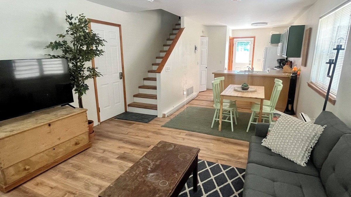 River Road House | Centrally located Craftsman, 2 blocks from Good Food Store.