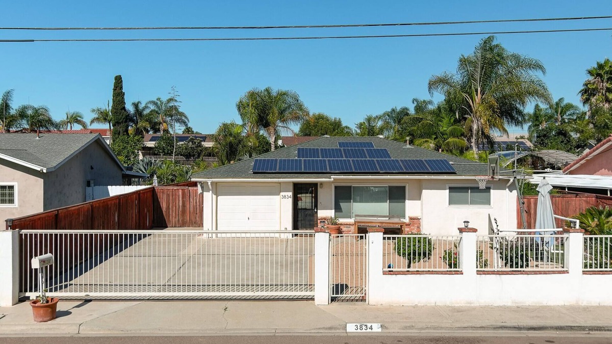 San Marcos House | Centrally located Designer Chic 2BD w/office for 2