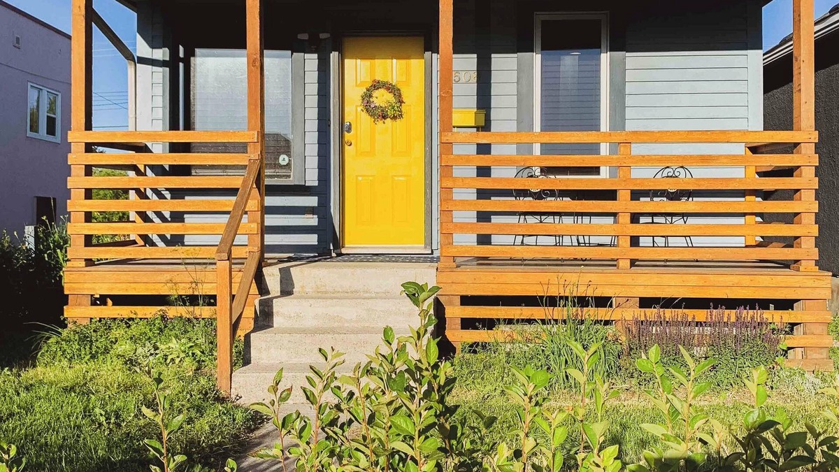 Inglewood House | Centrally Located Family Friendly Whole House. Pet Friendly!