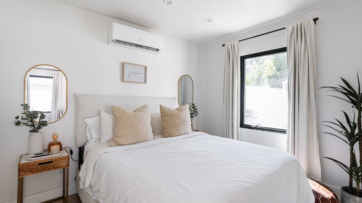 Talmadge House | Centrally Located Guest House with Private Patio