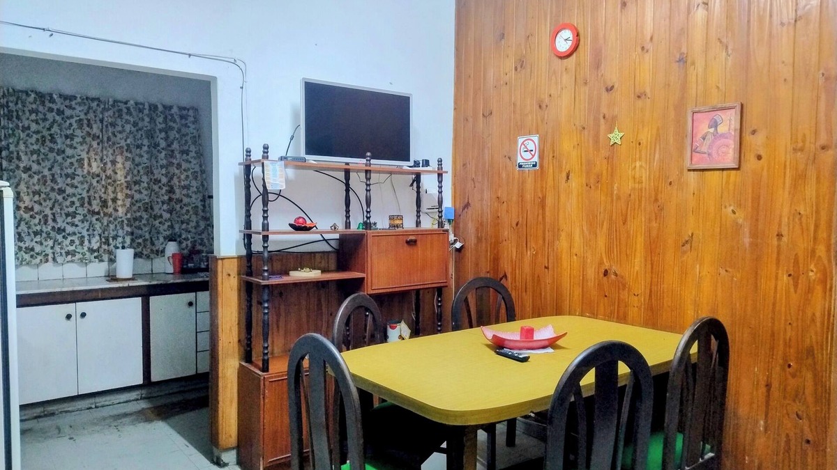 Santa Rosa House | Centrally located house Yrigoyen