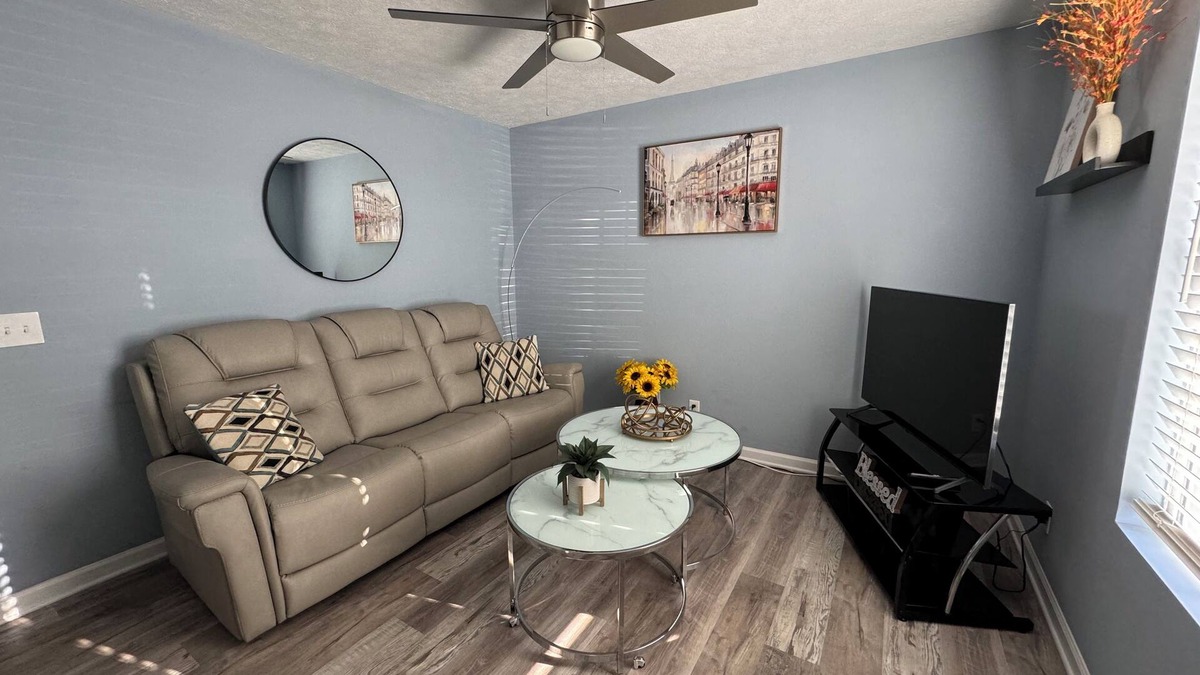 Shelbyville Apartment | Centrally located in Shelbyville, just 1/4 mile from the Horse Show Grounds.