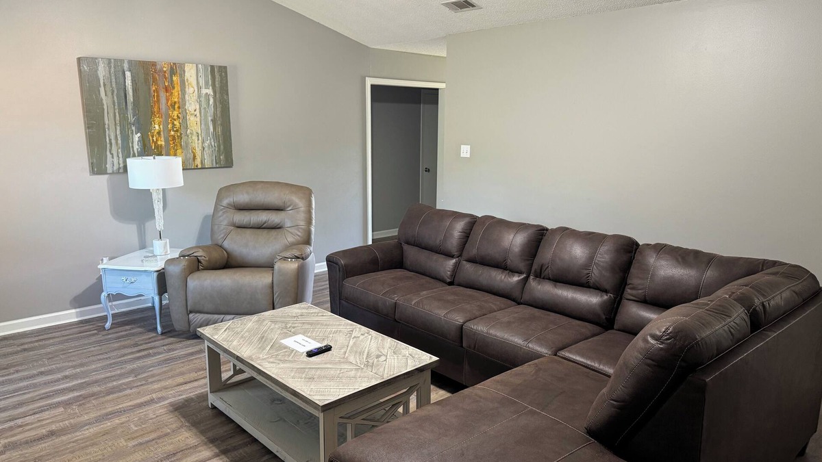 Cabot House | Centrally located in Cabot