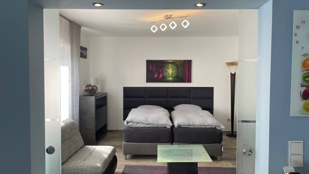 Leverkusen Condo | Centrally located in Leverkusen, modern furnished chic city apartment with service