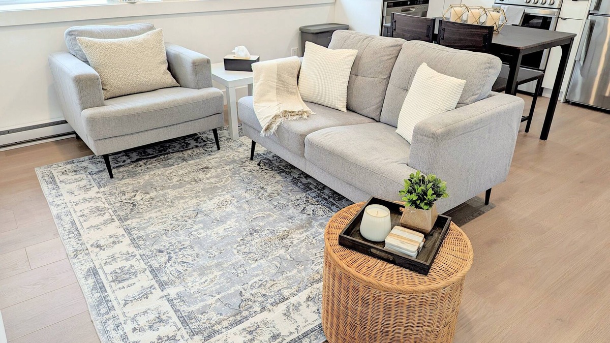 Knight House | Centrally located, modern, clean, 2 bedroom suite! Kid Friendly!
