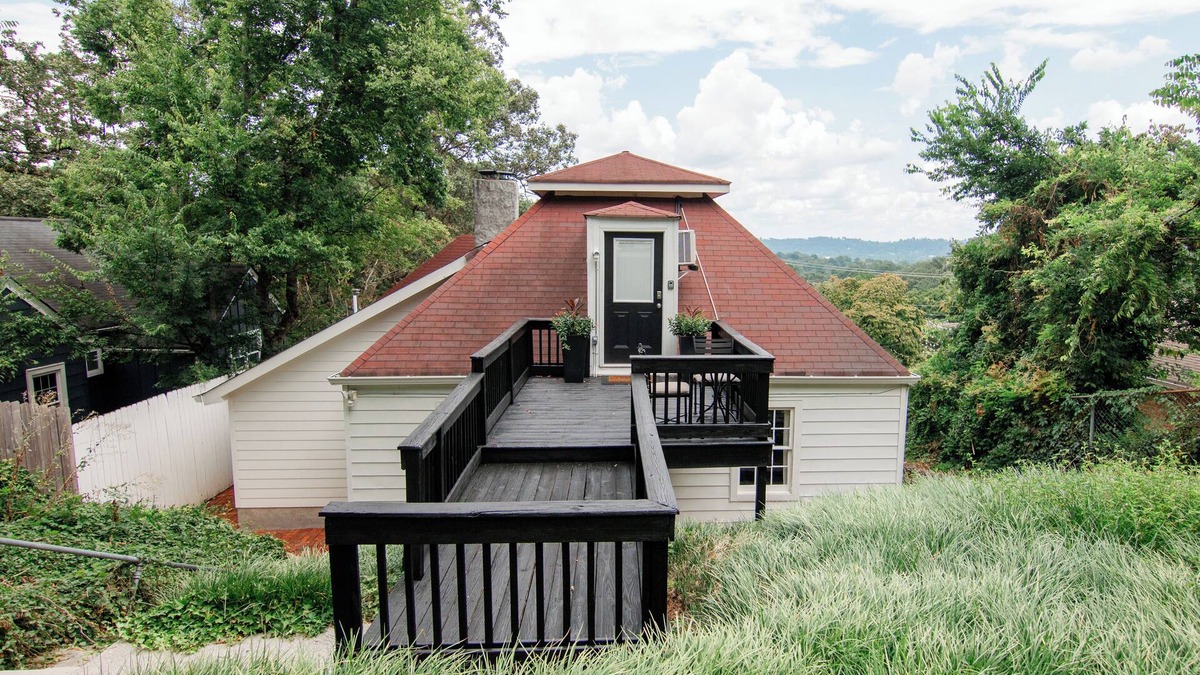 Northside House | Centrally-Located North Chattanooga Studio