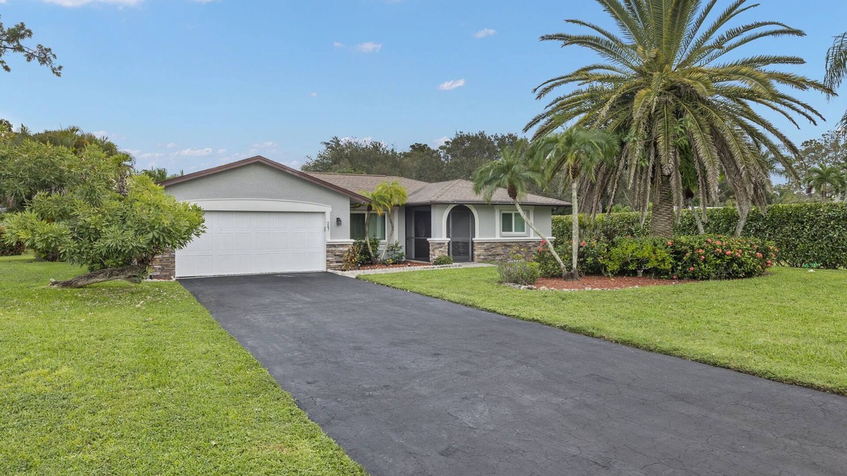 Willoughby Acres House | Centrally Located Pool Home in Willoughby Acres