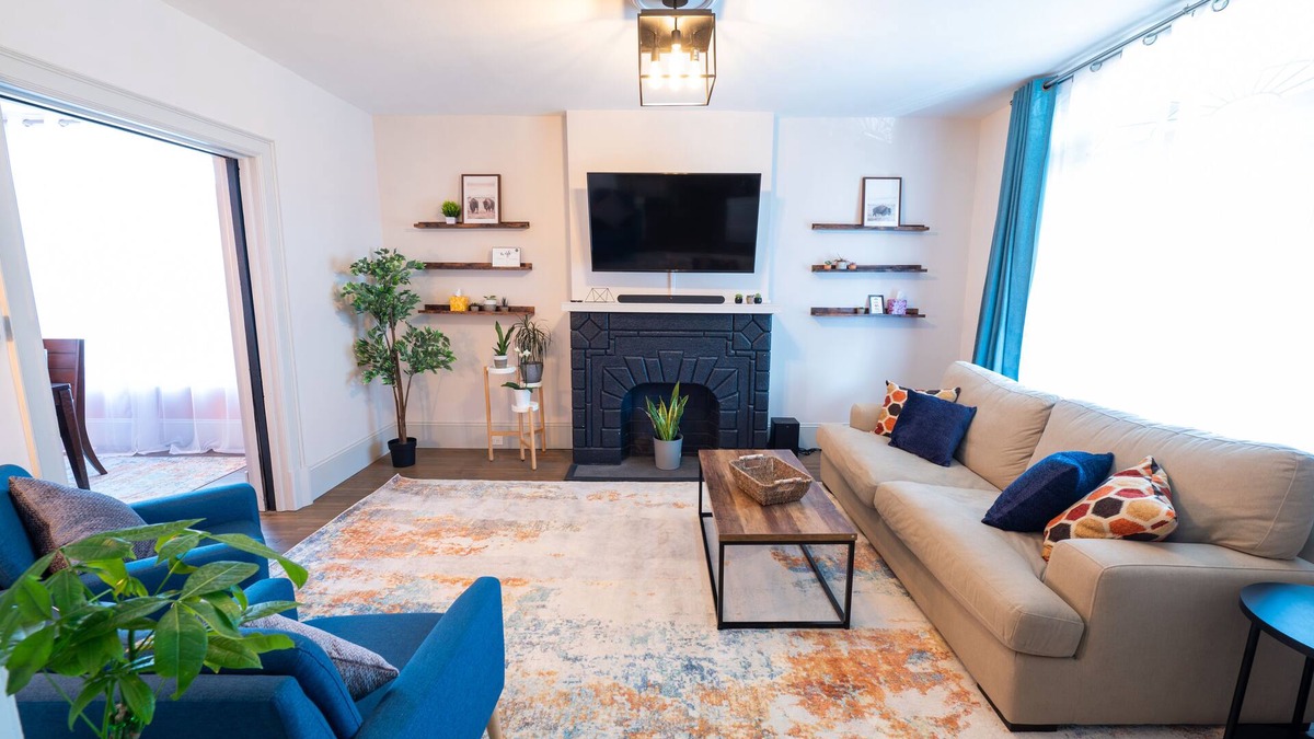 Downtown Buffalo Apartment | Centrally located renovated historic home