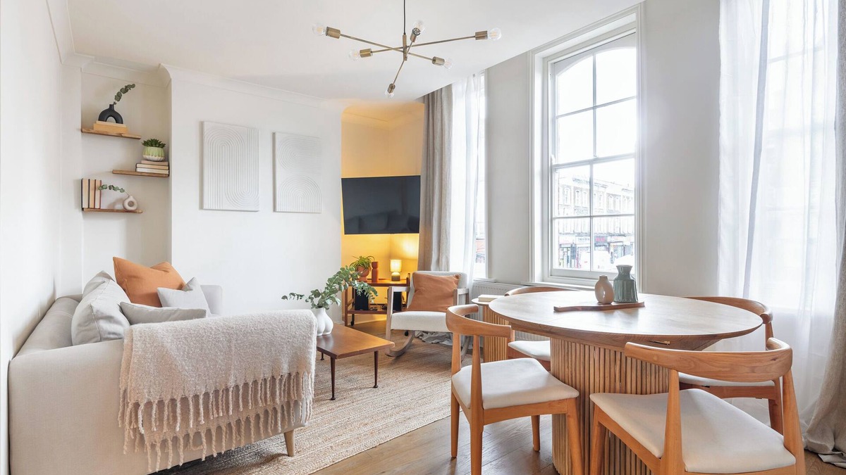 Homerton Apartment | Centrally located Scandinavian high quality design. 2 min walk to station