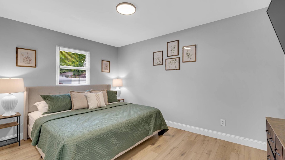O'Fallon House | Centrally located, spacious 4 bdrm, on quiet Ct