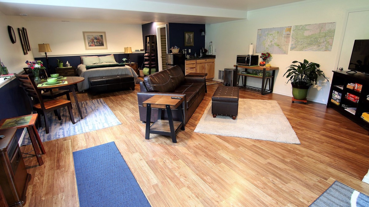 Gateway Apartment | Centrally located studio