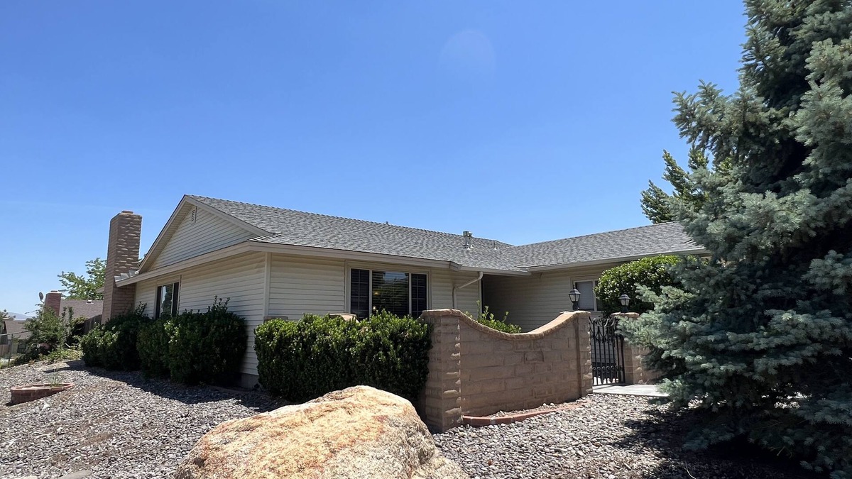 West University House | Centrally located to everything Reno! Family home w/arcade games & full patio.