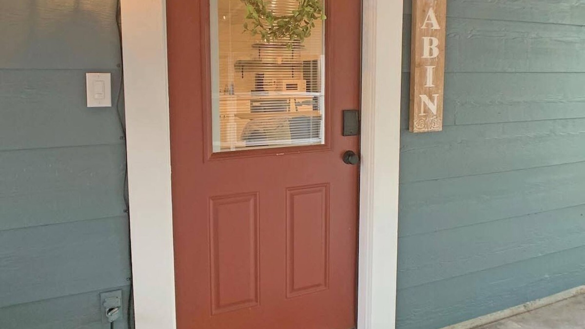 Weatherford Cabin | Centrally Located Urban Cabin 1Bedroom KING bed