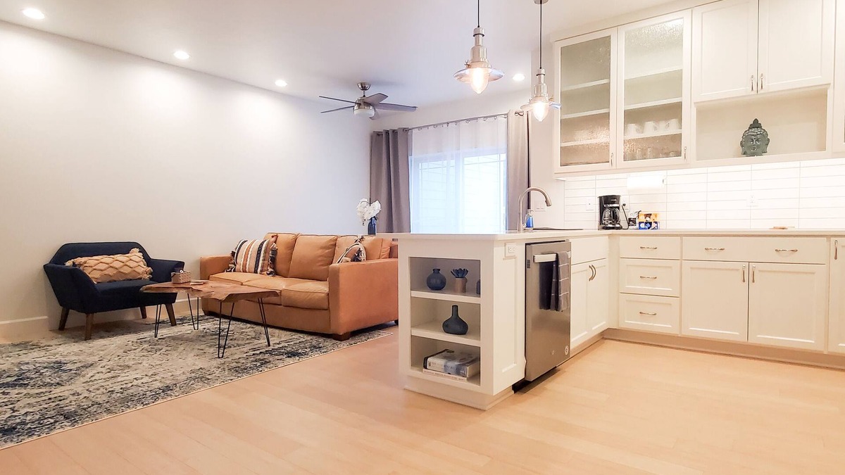 Harlow House | Centrally Located