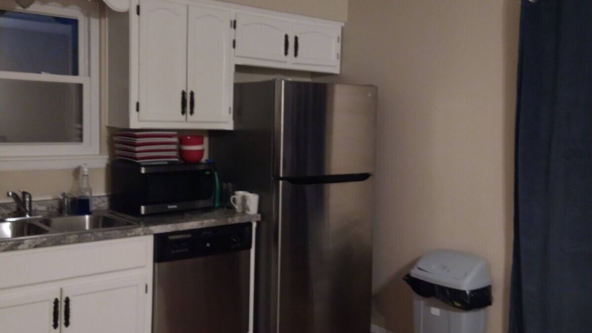 Independence House | Centrally located Townhouse close to Cable Dahmer Arena and Independence mall.