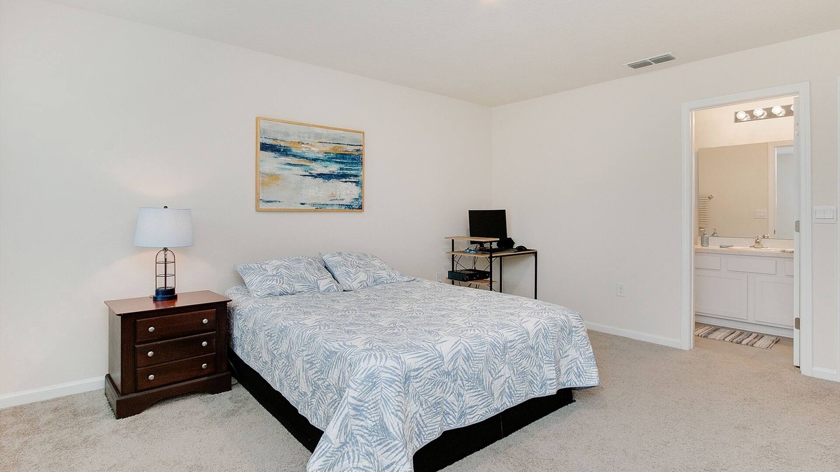 Baymeadows House | Centrally Located Townhome! Minutes from Beaches and downtown!