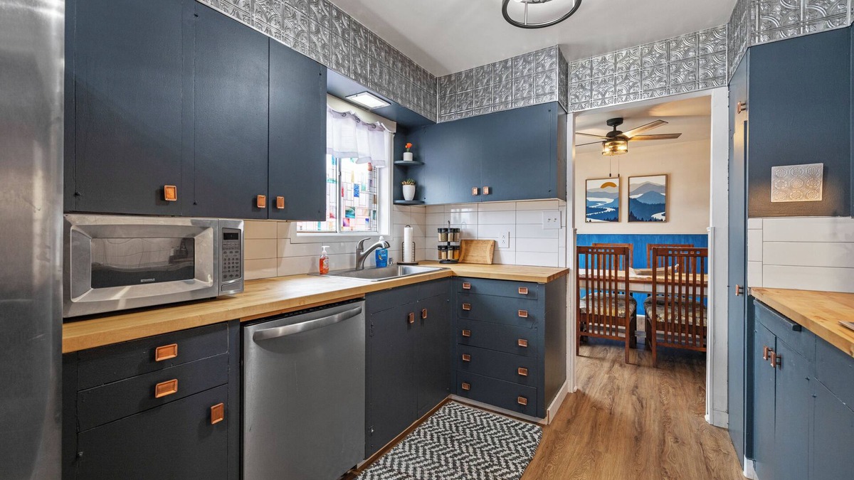 Altamont House | Centrally Located, 4-bedroom house with WiFi, KFalls