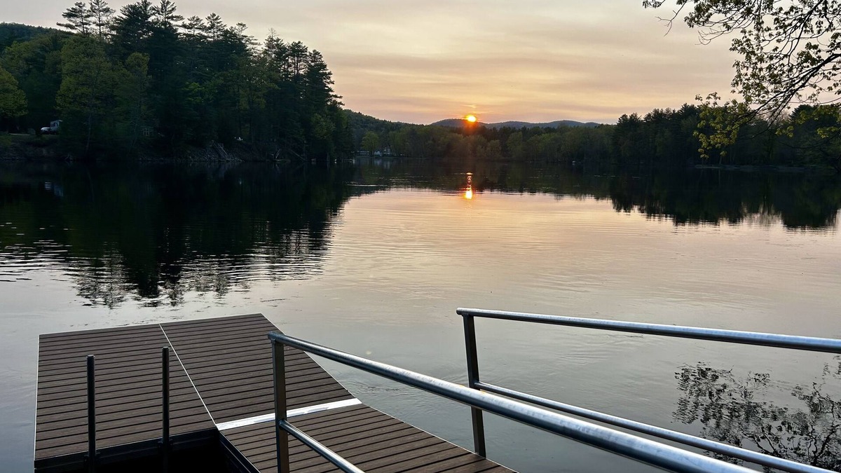 Lake Luzerne-Hadley Cottage | Centrally located, modern riverfront cottage
