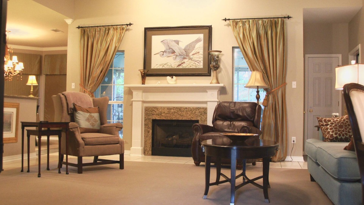 Gulf Hills House | Centrally Located- 2 mi. North of downtown OS with screened porch, full kitchen