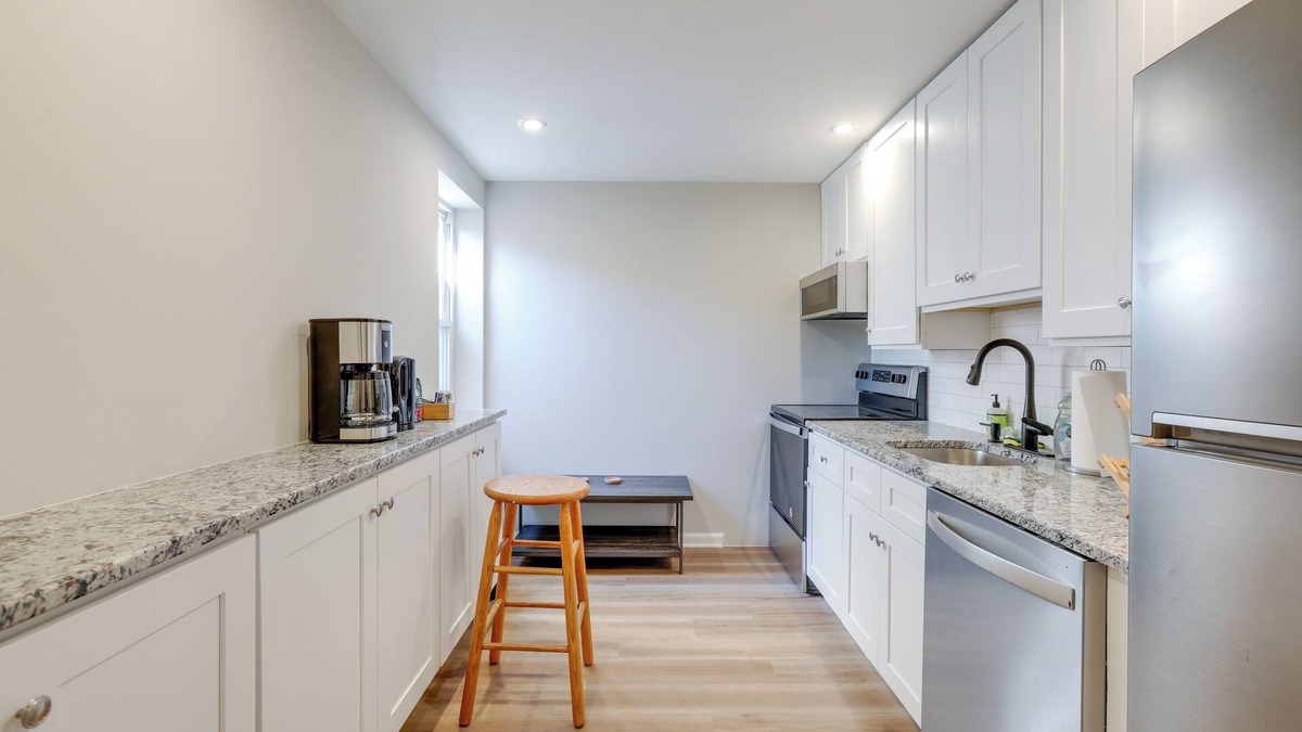 Fairmount Apartment | Centrally Located Philly Apt: Walk to Dining!
