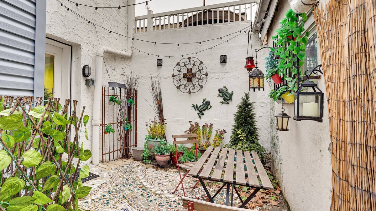 Queen Village House | Centrally Located Philadelphia Townhome w/Patio!