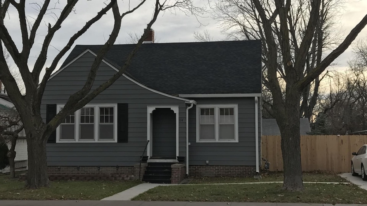 McPherson House | Centrally located! Why limit yourself to a hotel room, rent a house!