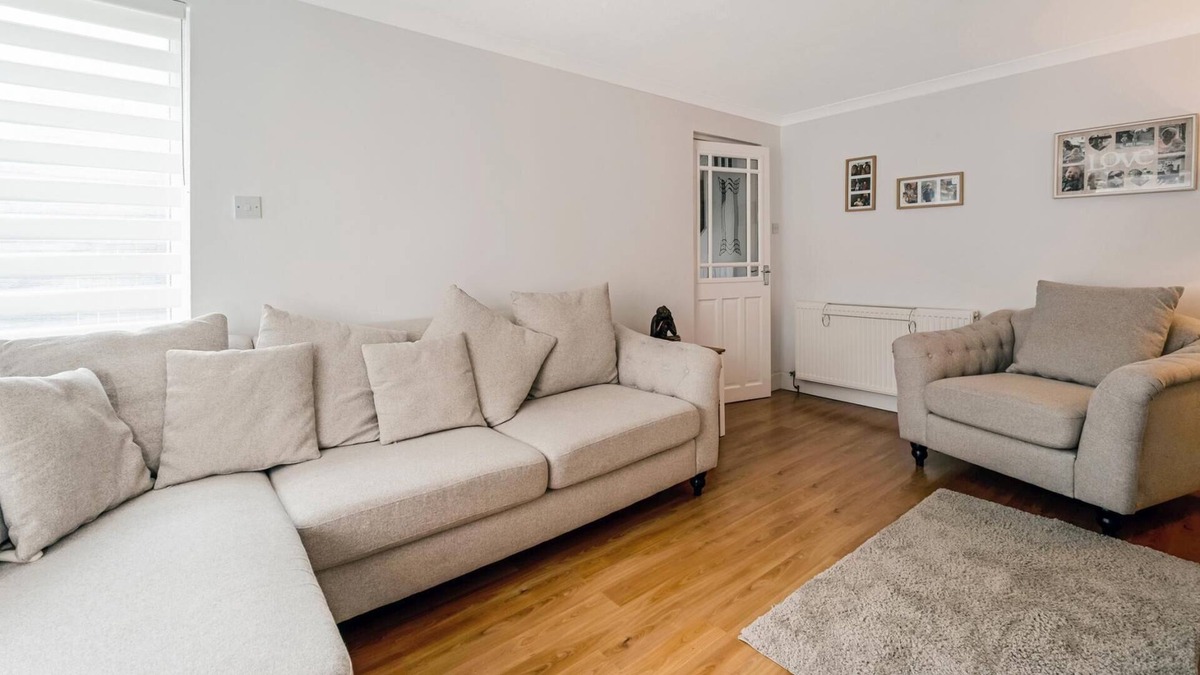Cumbernauld House | Centrally Situated 1 Bedroom House in Cumbernauld