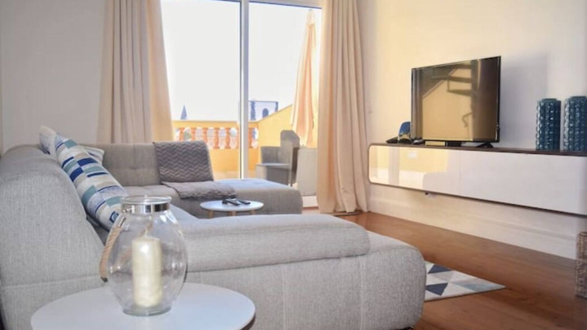 Imaculado Coracao de Maria House | Centre Funchal top floor terrace & large balconies