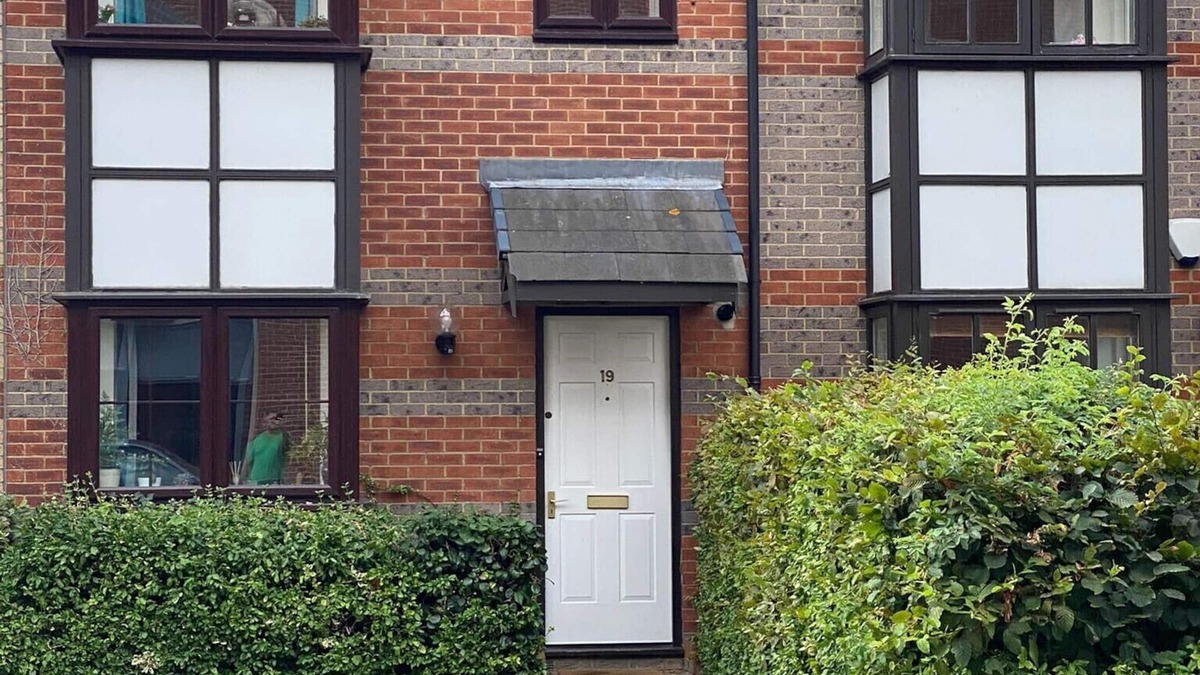 Reading City Centre House | Centre of Town, 3 bedrooms, sleeps 6, own parking and patio close to The Oracle