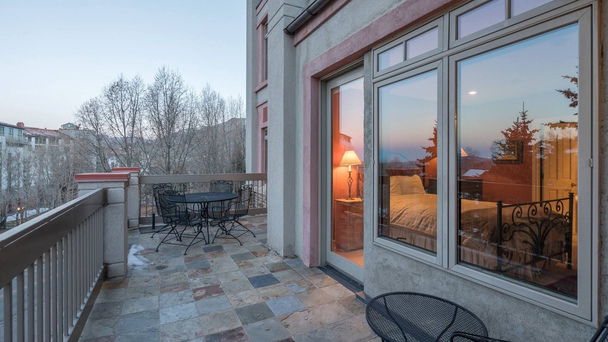 Mountain Village Apartment | Centrum 302 by Avantstay Gorgeous Condo w/Great Views & Steps Away From Ski Runs!