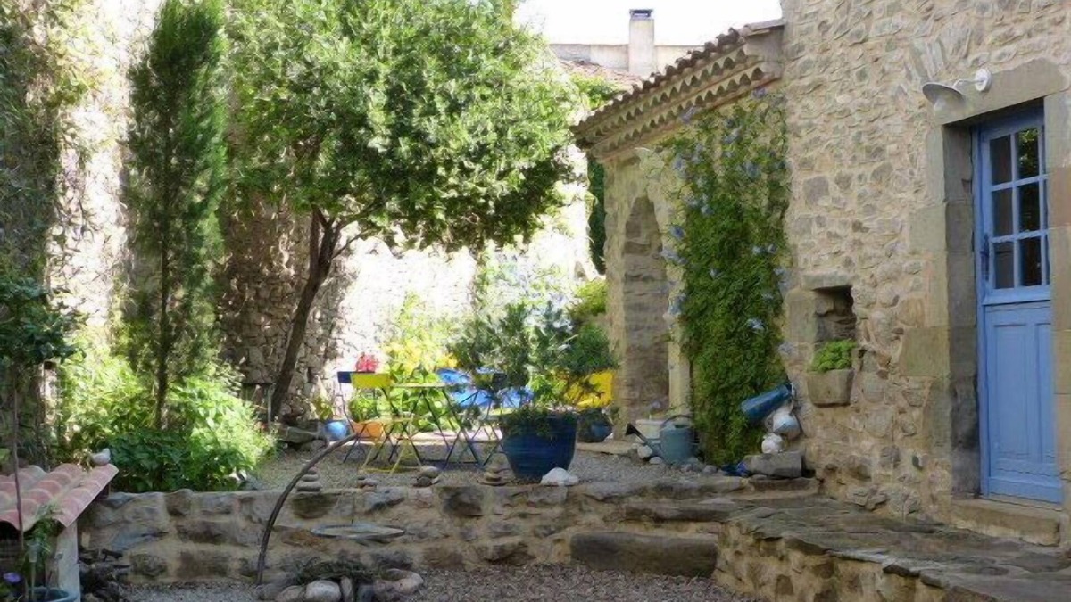Cesseras House | CESSERAS VILLAGE HOUSE "LE PORTAL BLEU"