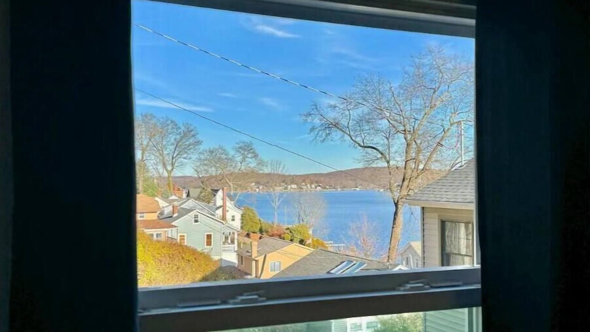 Glasser Apartment | C’est La Vie Lakeview 1br with dock access!