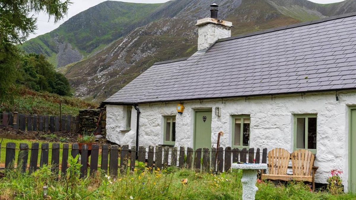 Bethesda Cottage | Ceunant Bach - One Bedroom Cottage, Sleeps 2
