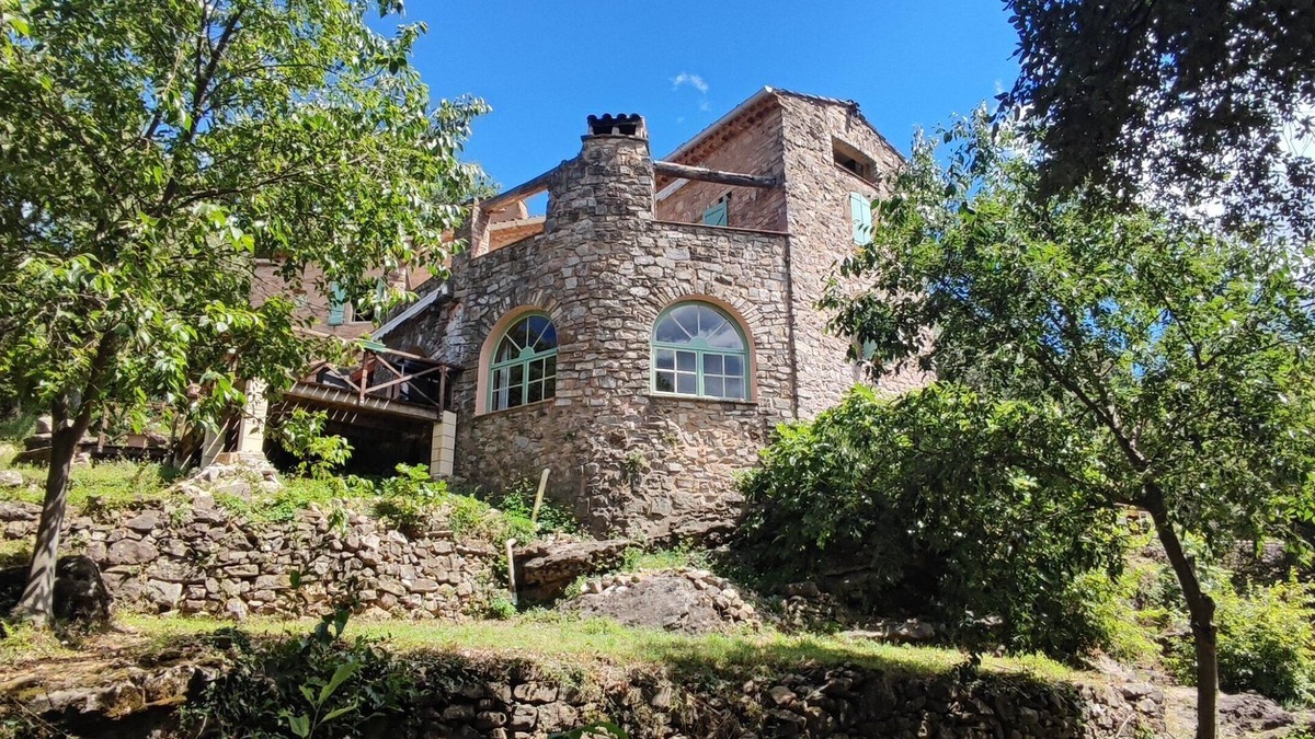 Les Salles-du-Gardon Apartment | Cévennes vacations in the heart of nature in a farmhouse apartment